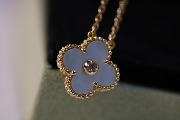 반클리프 알함브라 목걸이