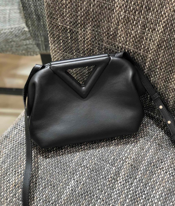 보테가 베네타 트라이앵글 포인트 탑핸들 숄더백