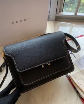 마르니 트렁크백