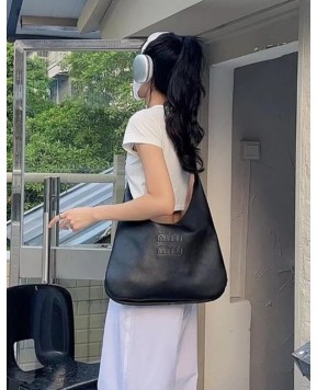 미우미우 가죽 숄더백