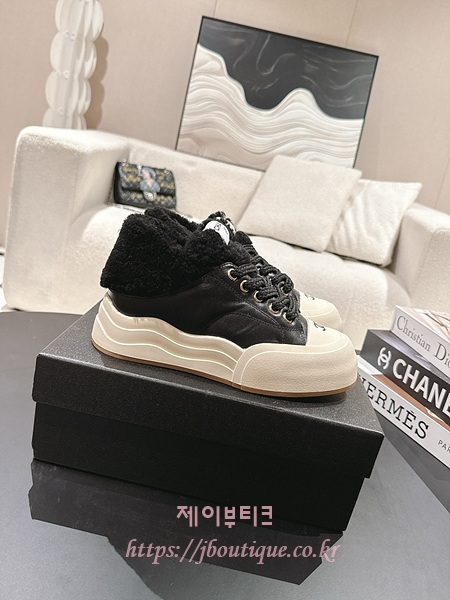 샤넬 시어링 스니커즈