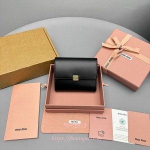 미우미우 가죽 지갑