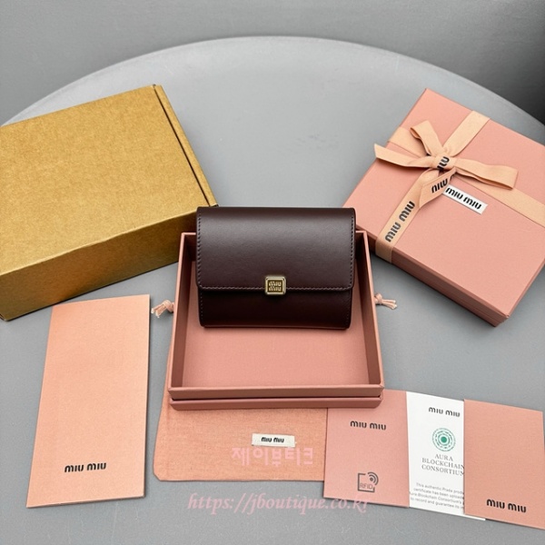 미우미우 가죽 지갑