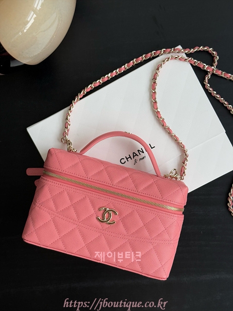 샤넬 2024/25 크루즈 쇼 롱 베니티 체인 탑핸들