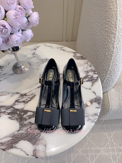 프라다 메리제인 펌프스