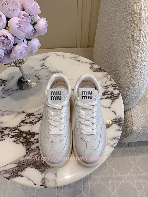 미우미우 스니커즈