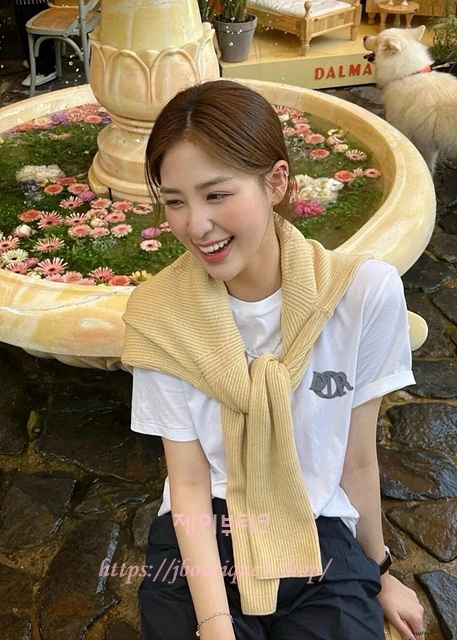 디올 반팔 티셔츠 (남녀 공용)