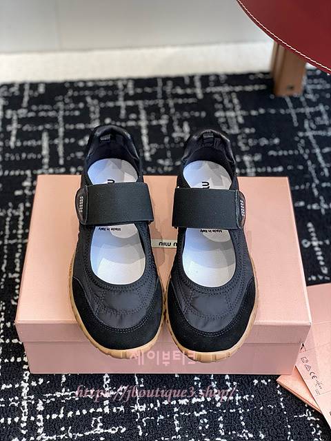 미우미우 스웨이드 발레리나