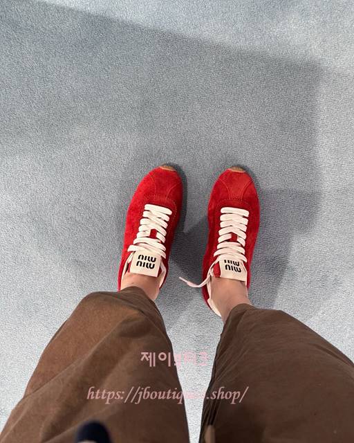 미우미우 스니커즈