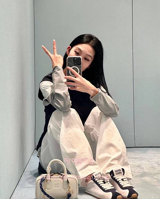 미우미우 스니커즈