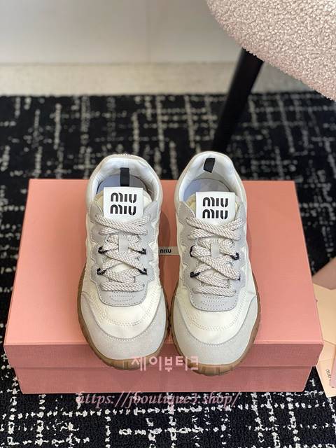 미우미우 스니커즈