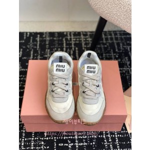 미우미우 스니커즈