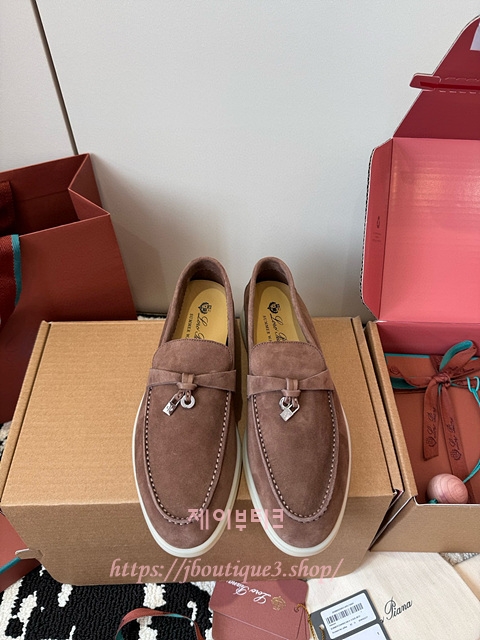 로로피아나 썸머워크