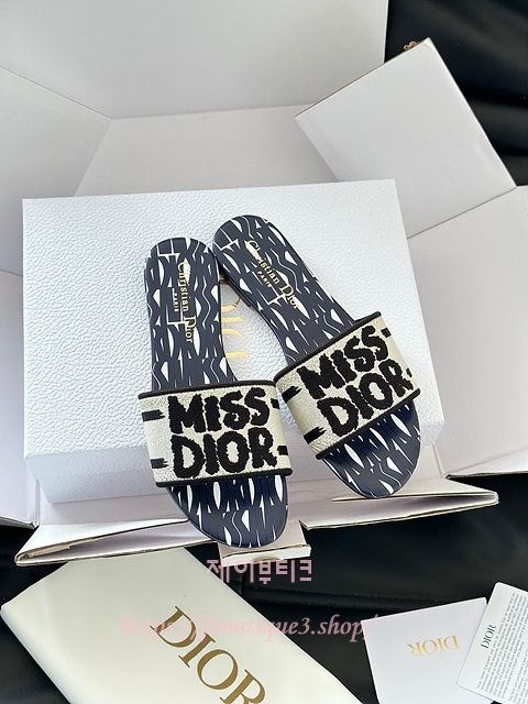 디올 디웨이 슬리퍼