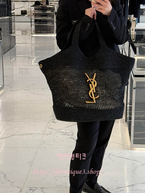 생로랑 라피아 마크라메 소재의 oxalis 숄더백