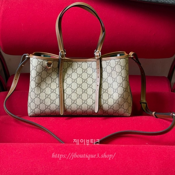 구찌 GG 엠블럼 미디엄 토트백