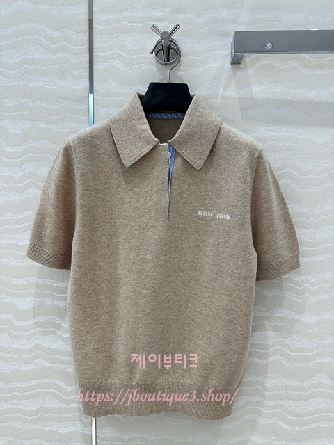 미우미우 반팔 카라 티셔츠