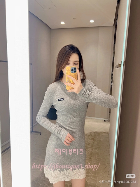 미우미우 긴팔 레이스 원피스 티셔츠