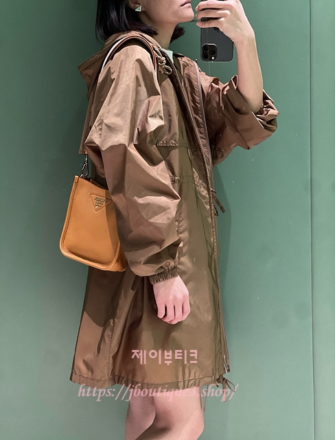 프라다 바람막이