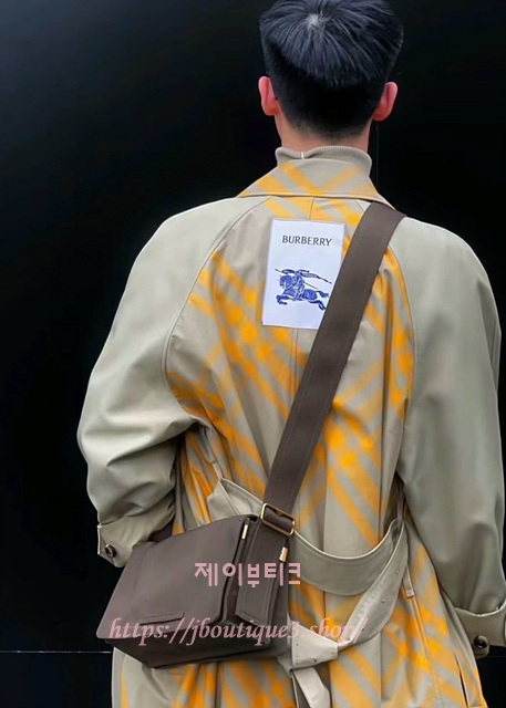 버버리 트렌치 크로스바디 백