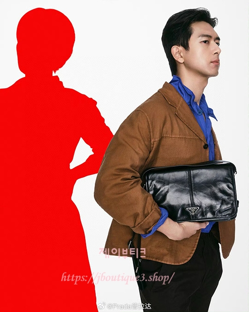 프라다 가죽 숄더백