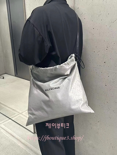 발렌시아가 쇼퍼 더스트 백 크로스바디 파우치