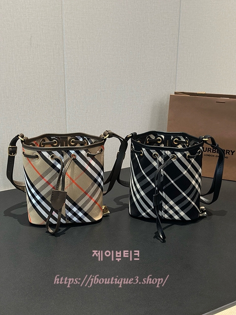 버버리 드로스트링 버킷백 (2color,2size)