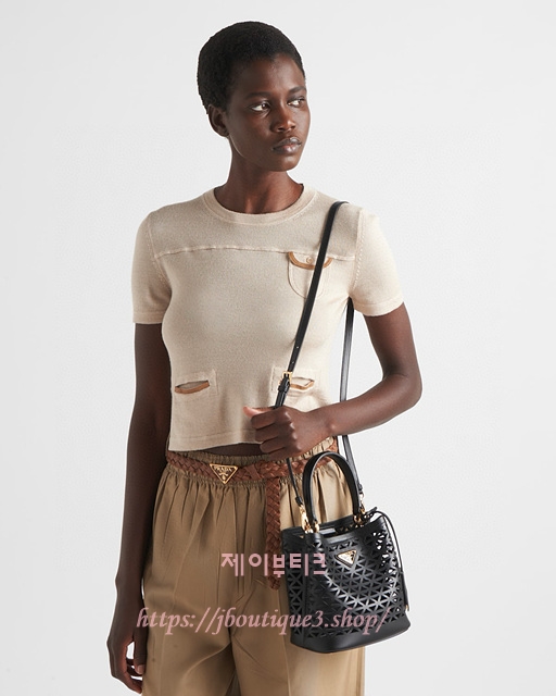 프라다 컷아웃 모티프 프라다 파니에 가죽 미니백