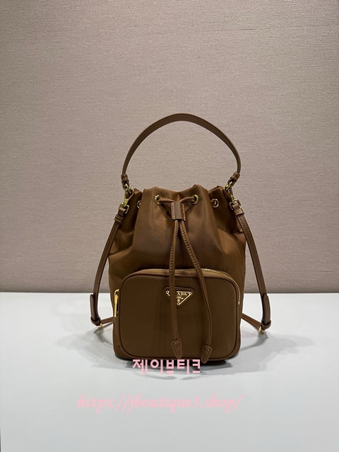 프라다 나일론 버킷백