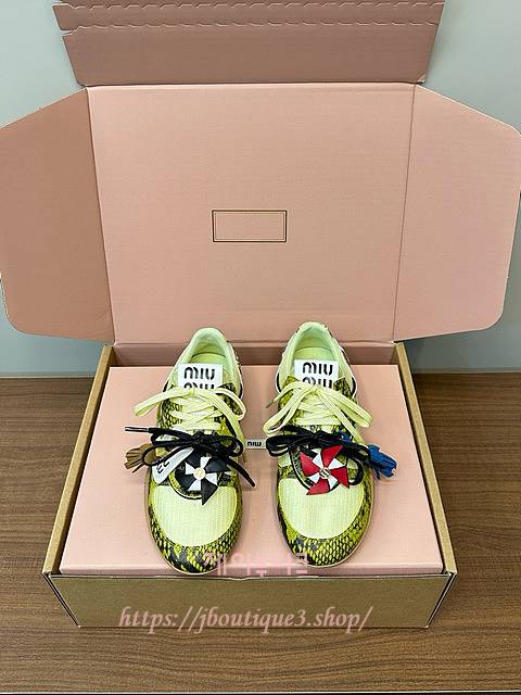 미우미우 스니커즈