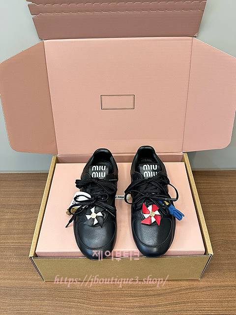 미우미우 스니커즈