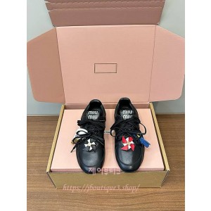 미우미우 스니커즈