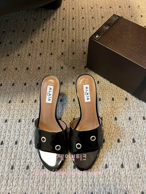 알라이아 샌들