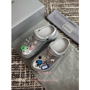 발렌시아가 X 크록스