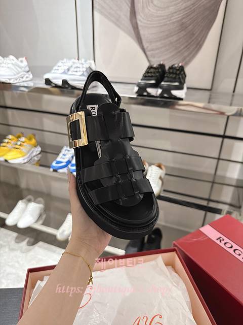 로저비비엔 샌들