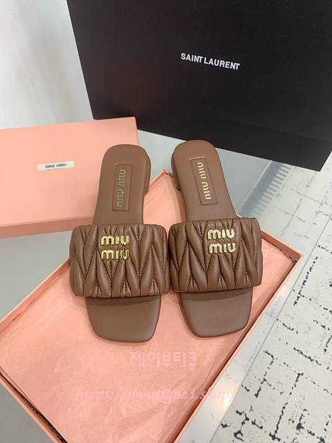 미우미우 마테라쎄 샌들