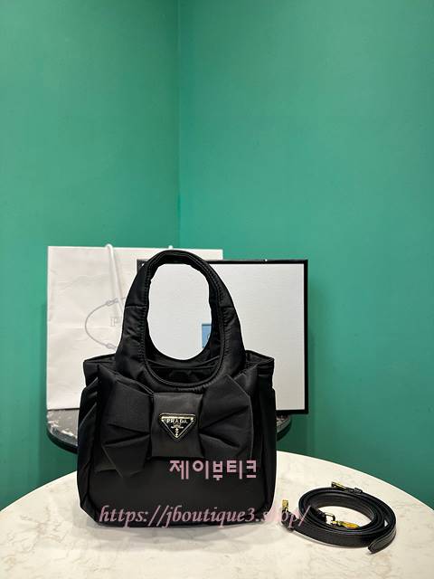 프라다 리본 장식 패딩 리나일론 미니백