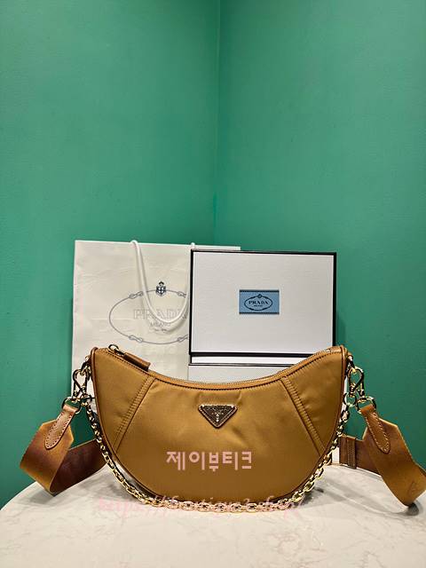 프라다 드뮈룬 리나일론 숄더백