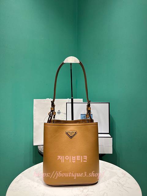 프라다 파니에 토트백