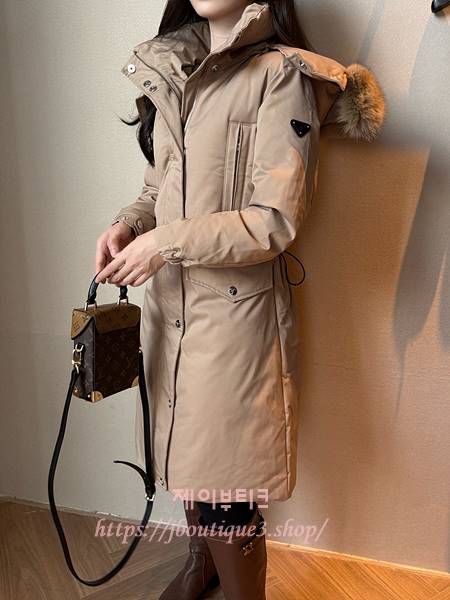 프라다 여성 패딩