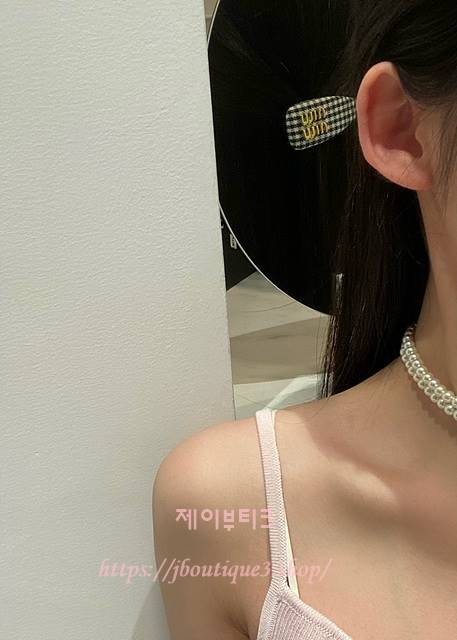 미우미우 헤어핀