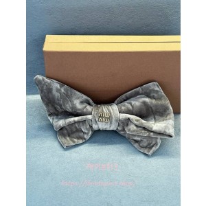 미우미우 헤어 핀