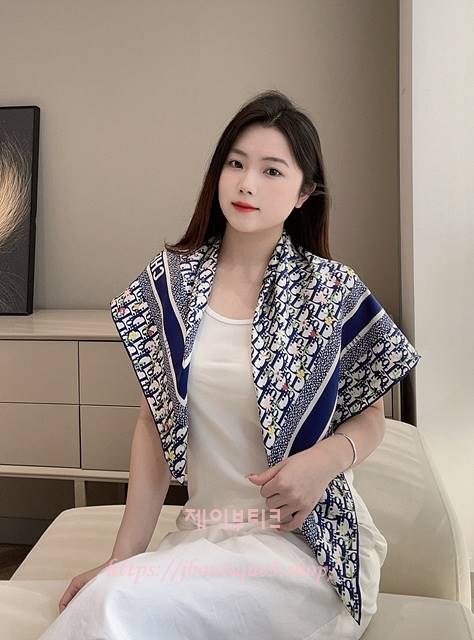 디올 스카프