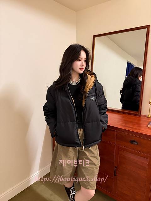 프라다 여성 패딩