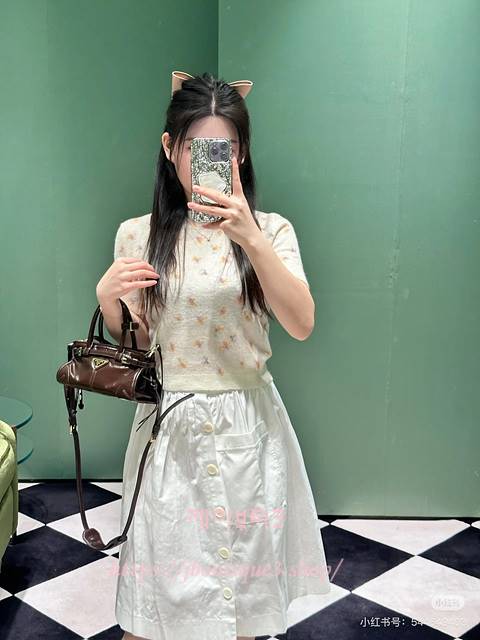 프라다 플로럴 프린트 울 크루넥 스웨터 크림