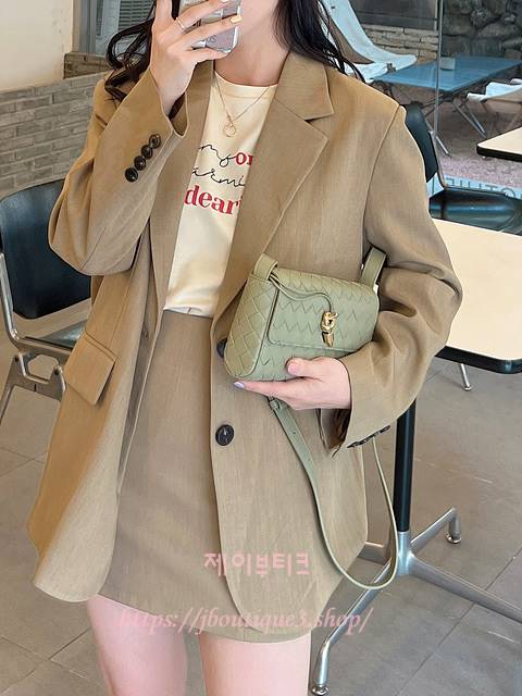 보테가 베네타 안디아모 파우치