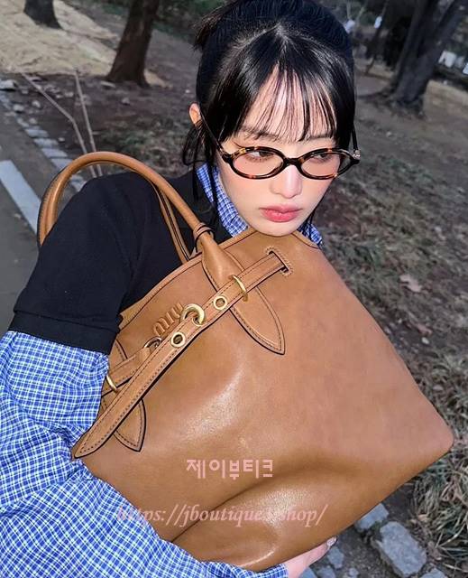 미우미우 아방뛰르 나파 가죽 백 미디엄