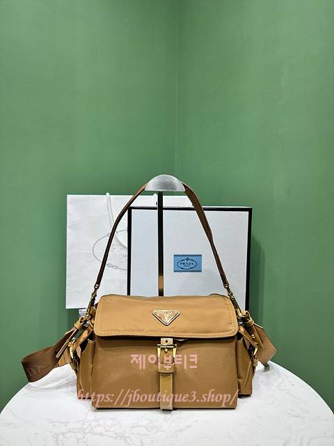 프라다 익스플로어 리나일론 숄더백 (미디엄,라지)