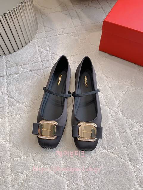 페라가모 뉴 바라 플레이트 발레 플랫