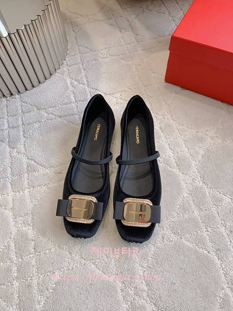 페라가모 뉴 바라 플레이트 발레 플랫